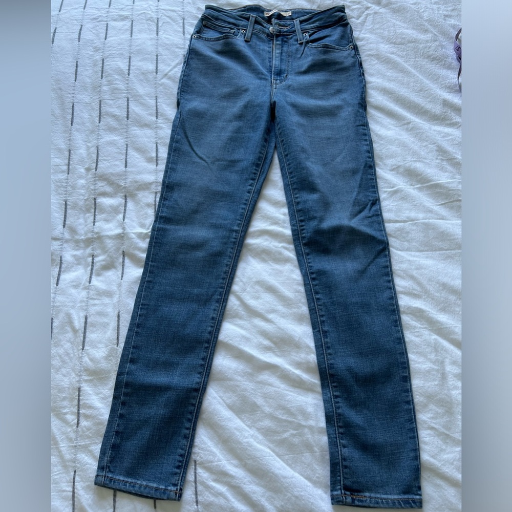 Levi's Women's 721 High Rise Skinny Jeans in medium wash
